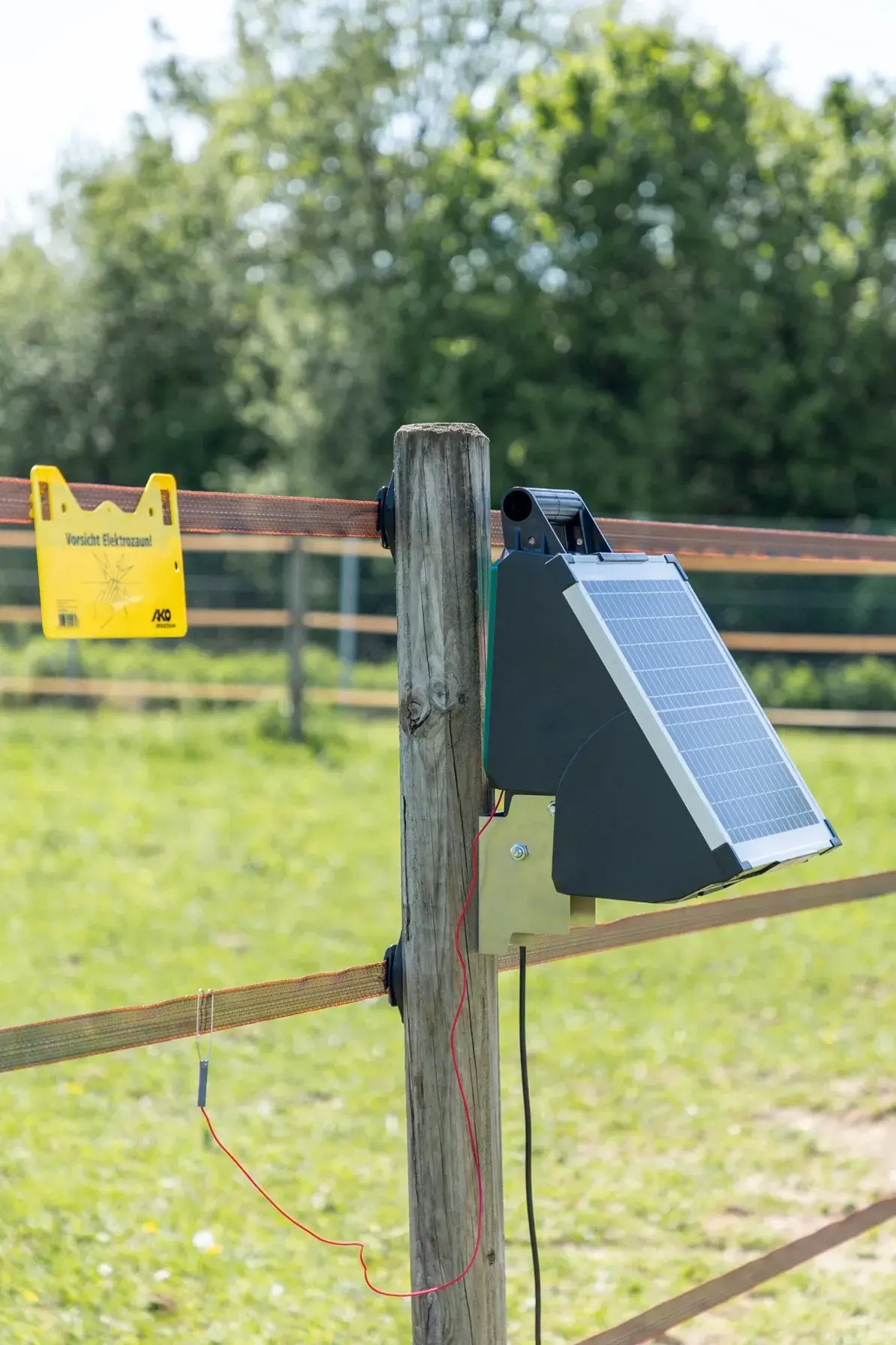 AKO Pfahlhalterung zur Montage am Holzpfahl für Solargeräte 8-25 W